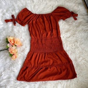 Off the shoulders short dress